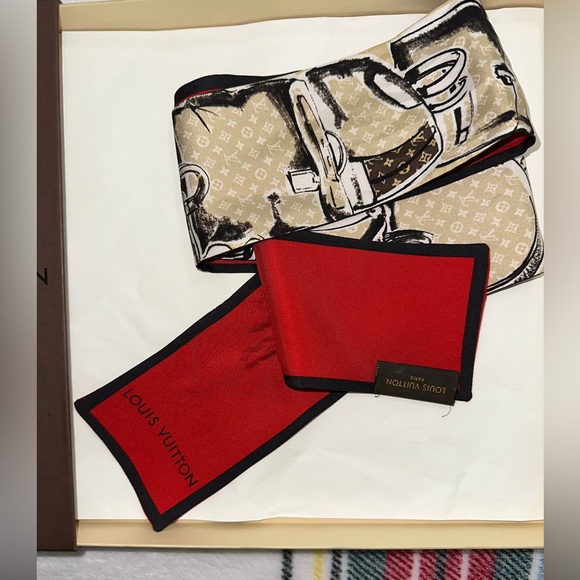 Authentic LOUIS VUITTON
Beige/Red Silk Monogram Trunks Bandeau Twilly with box! - Picture 5 of 10